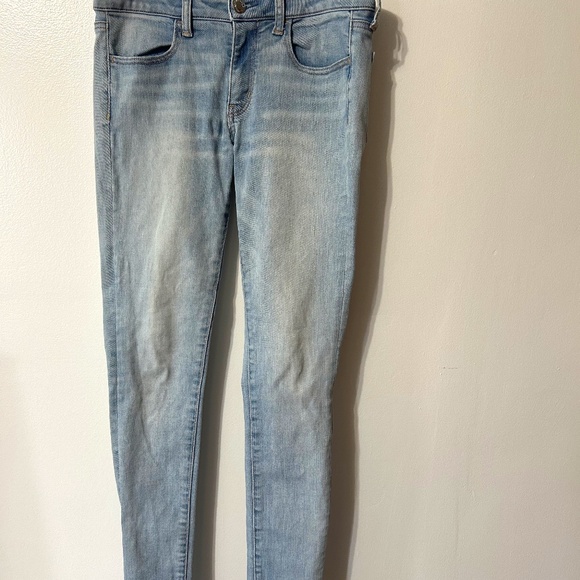 American Eagle Outfitters Super Super Stretch Light Fade Denim Jeans Size 8 - Picture 2 of 16